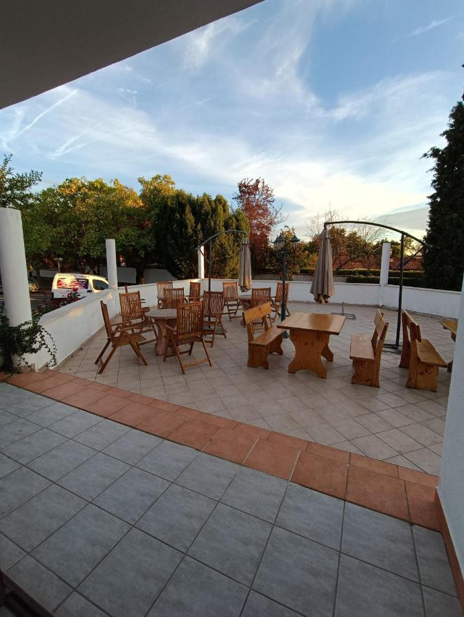 Hotel Holiday Buici  Екстериор снимка