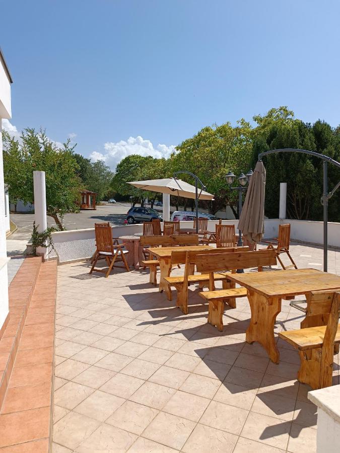 Hotel Holiday Buici  Екстериор снимка